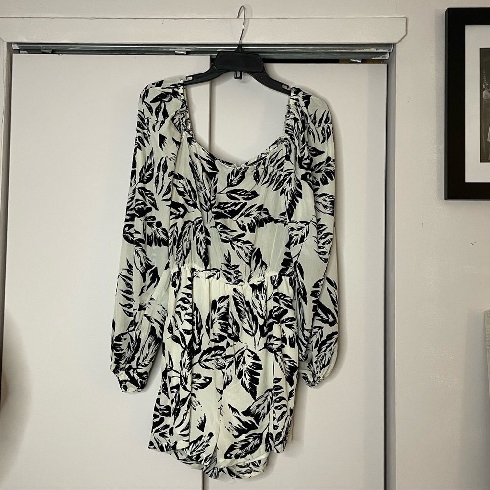 Missguided - White Floral Balloon Sleeve Romper
